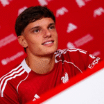 Giovanni-Leoni-signs-for-Liverpool